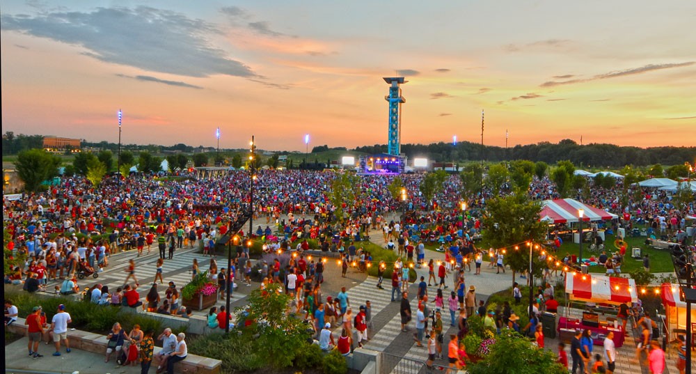 Summit Park open air patio at Blue Ash, Ohio