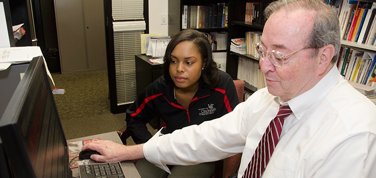 Advisor working with a student to work out class schedule
