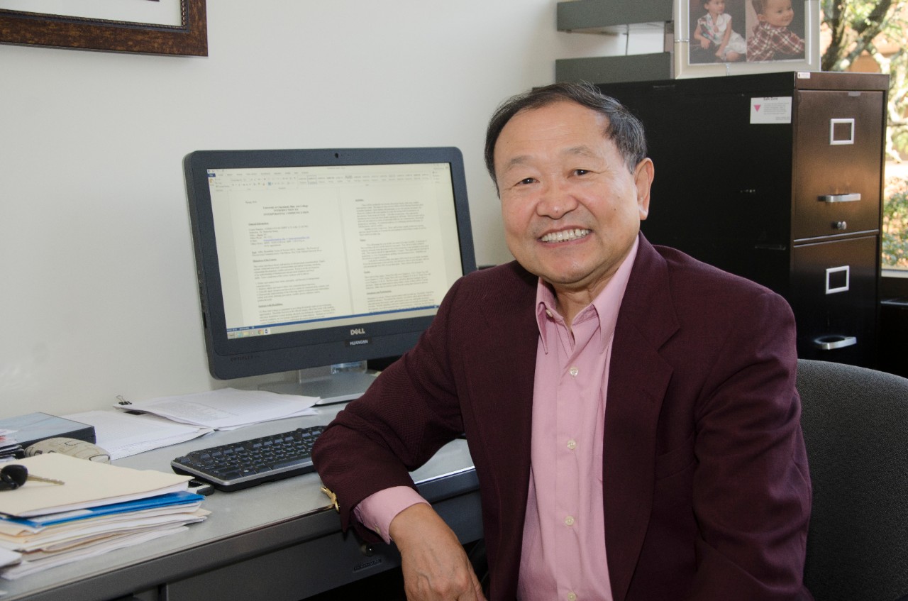 Shaorong Huang Professor on English and Communication